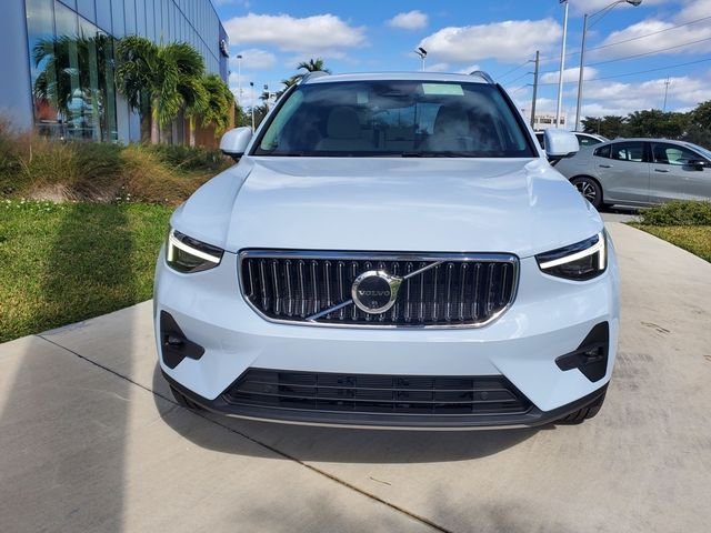 2025 Volvo XC40 Plus Bright Theme