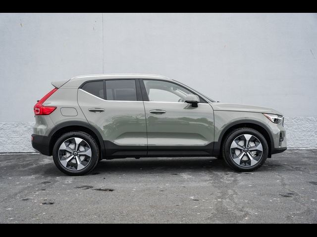 2025 Volvo XC40 Plus Bright Theme