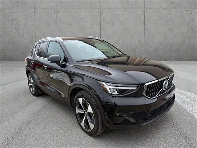 2025 Volvo XC40 Plus Bright Theme