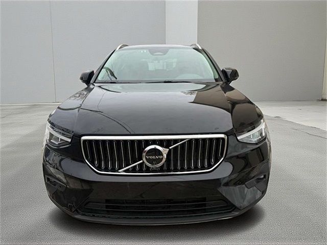 2025 Volvo XC40 Plus Bright Theme
