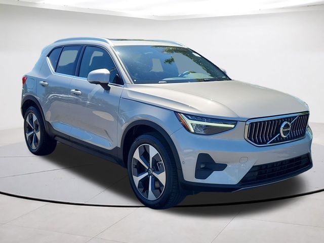 2025 Volvo XC40 Plus Bright Theme