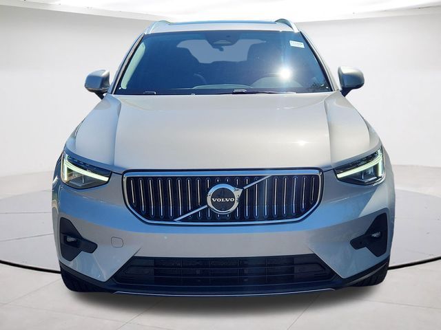 2025 Volvo XC40 Plus Bright Theme