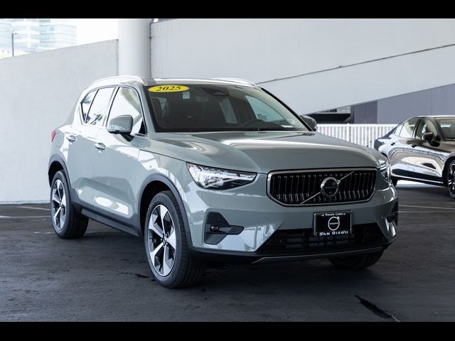 2025 Volvo XC40 Plus Bright Theme