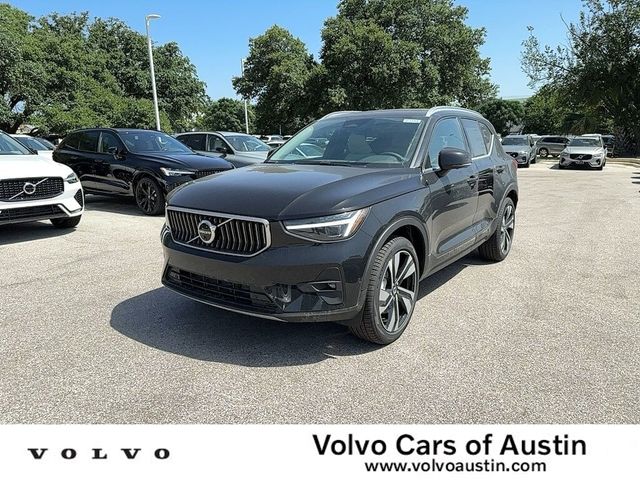 2025 Volvo XC40 Plus Bright Theme