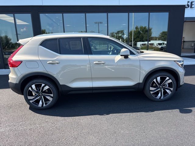 2025 Volvo XC40 Plus Bright Theme