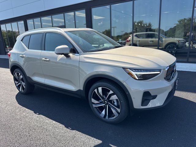 2025 Volvo XC40 Plus Bright Theme