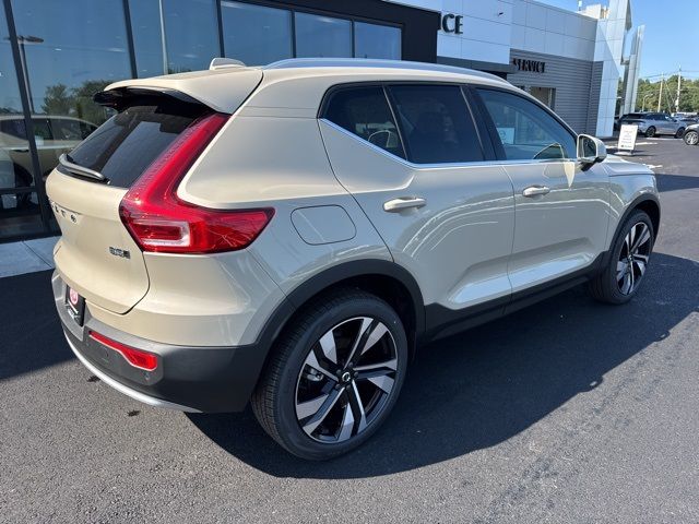 2025 Volvo XC40 Plus Bright Theme