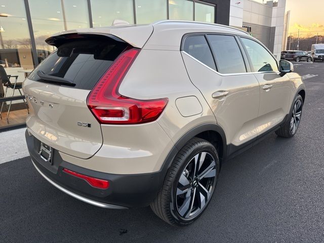 2025 Volvo XC40 Plus Bright Theme