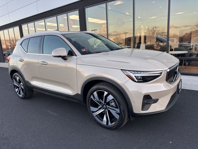 2025 Volvo XC40 Plus Bright Theme