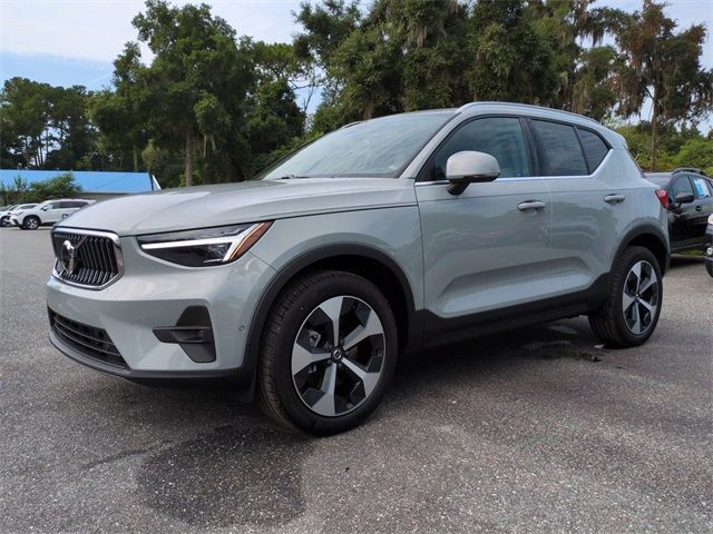 2025 Volvo XC40 Plus Bright Theme