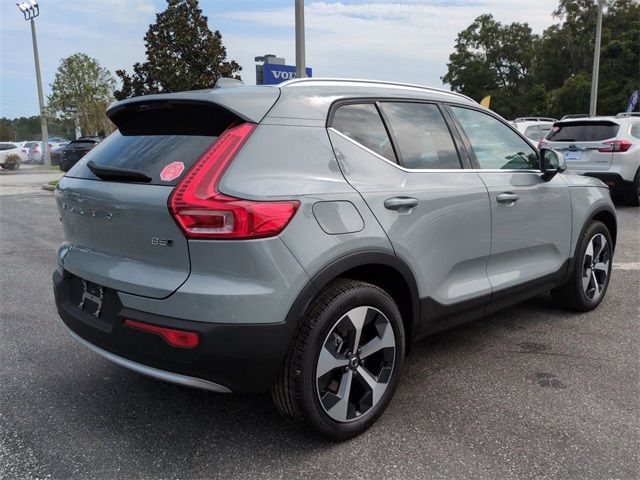 2025 Volvo XC40 Plus Bright Theme