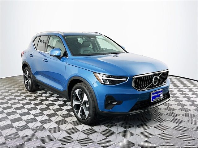 2025 Volvo XC40 Plus Bright Theme