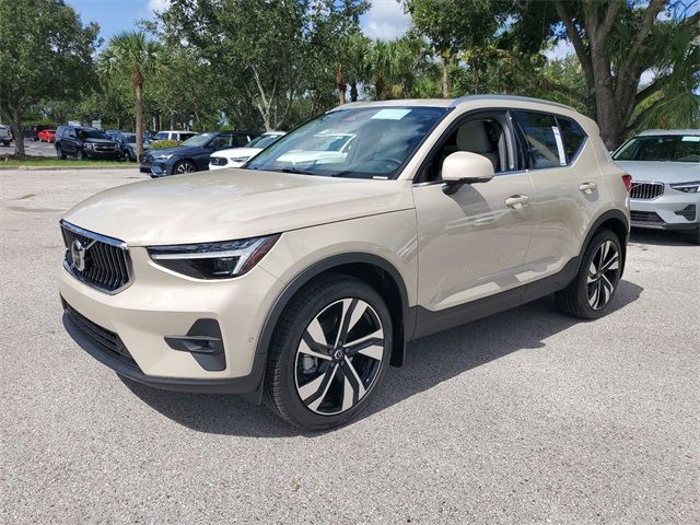 2025 Volvo XC40 Plus Bright Theme