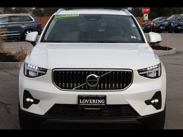 2025 Volvo XC40 Plus Bright Theme