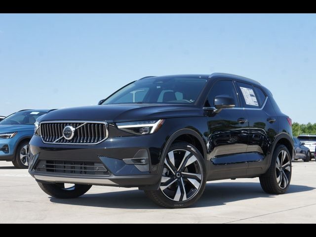 2025 Volvo XC40 Plus Bright Theme