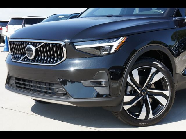 2025 Volvo XC40 Plus Bright Theme