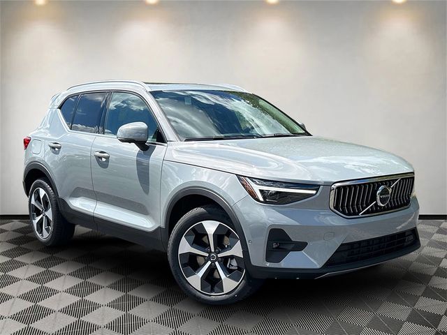 2025 Volvo XC40 Plus Bright Theme