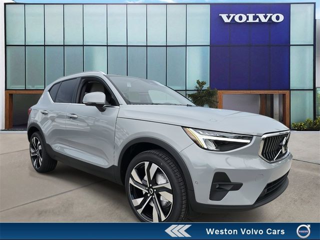 2025 Volvo XC40 Plus Bright Theme