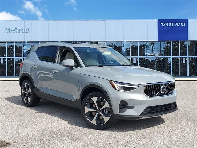 2025 Volvo XC40 Plus Bright Theme