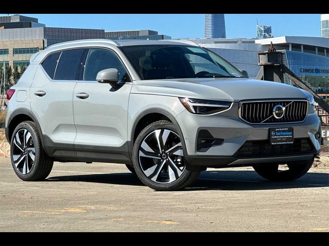 2025 Volvo XC40 Plus Bright Theme