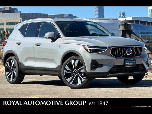 2025 Volvo XC40 Plus Bright Theme