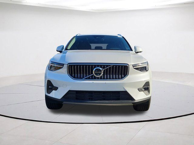 2025 Volvo XC40 Plus Bright Theme
