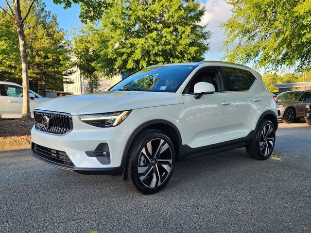 2025 Volvo XC40 Plus Bright Theme