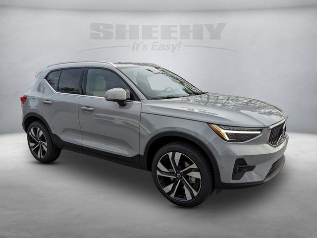 2025 Volvo XC40 Plus Bright Theme