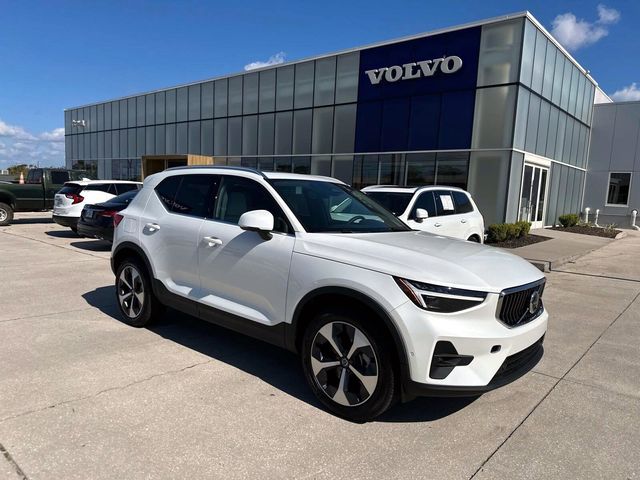 2025 Volvo XC40 Plus Bright Theme