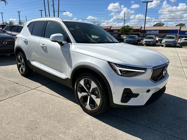 2025 Volvo XC40 Plus Bright Theme