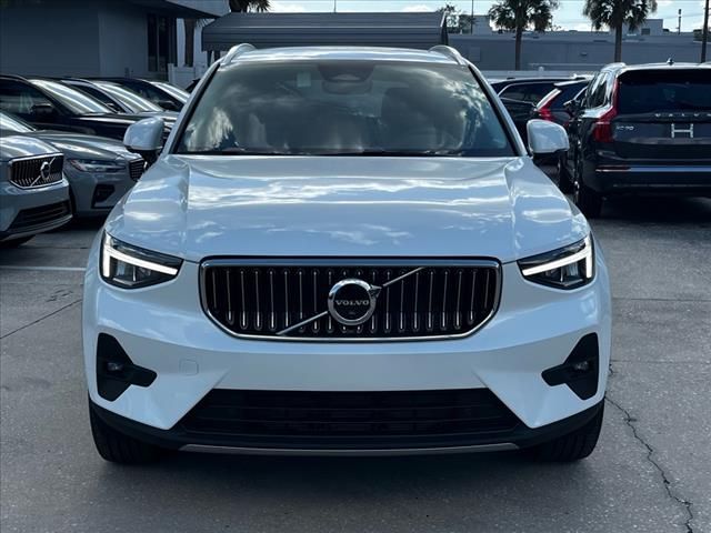 2025 Volvo XC40 Plus Bright Theme