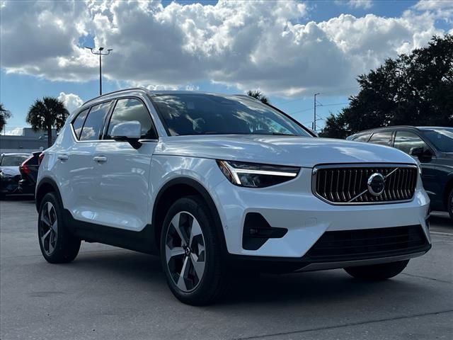 2025 Volvo XC40 Plus Bright Theme