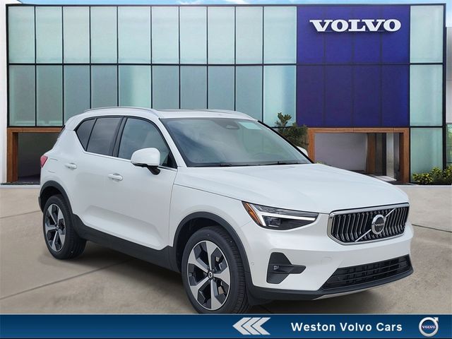 2025 Volvo XC40 Plus Bright Theme