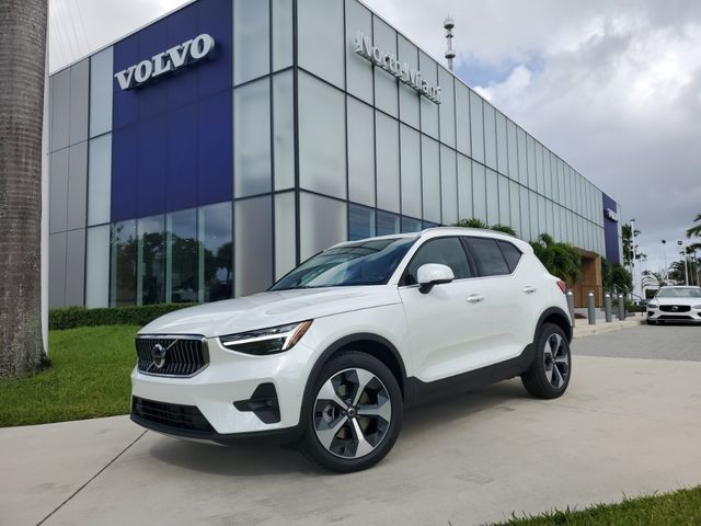 2025 Volvo XC40 Plus Bright Theme