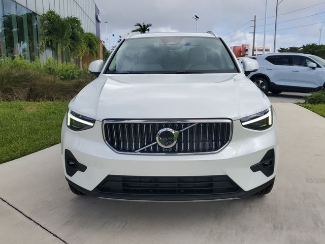 2025 Volvo XC40 Plus Bright Theme