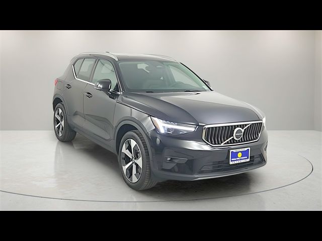 2025 Volvo XC40 Plus Bright Theme