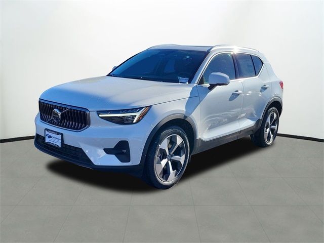 2025 Volvo XC40 Plus Bright Theme