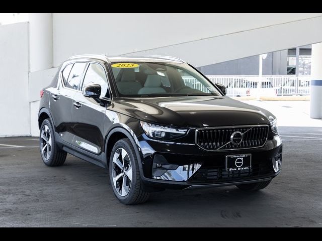 2025 Volvo XC40 Plus Bright Theme