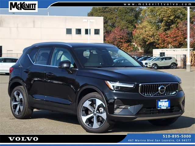 2025 Volvo XC40 Plus Bright Theme