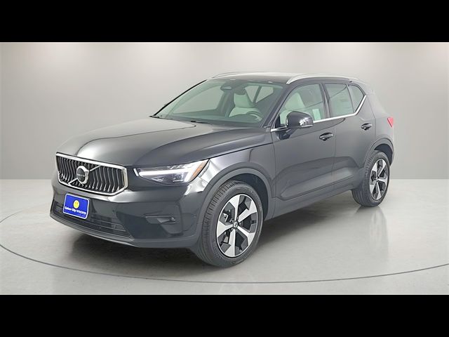 2025 Volvo XC40 Plus Bright Theme