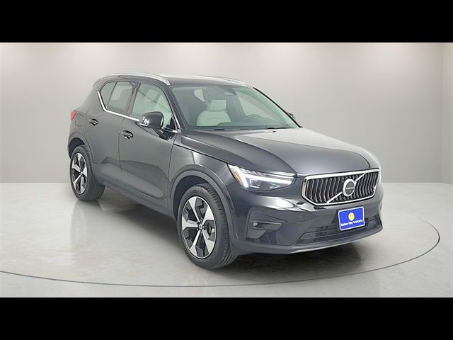 2025 Volvo XC40 Plus Bright Theme