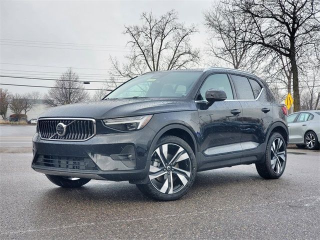 2025 Volvo XC40 Plus Bright Theme