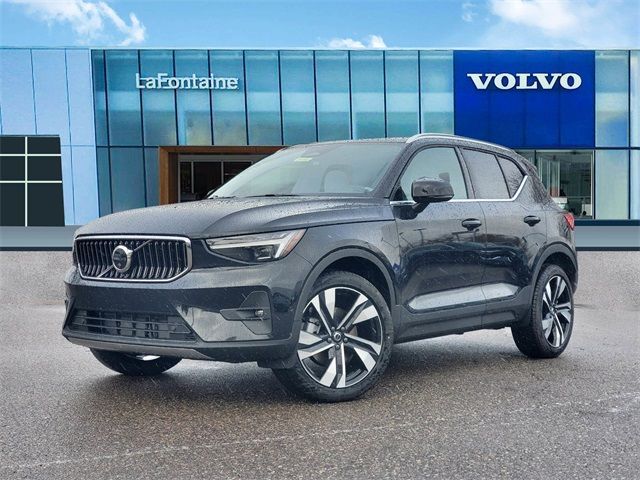 2025 Volvo XC40 Plus Bright Theme