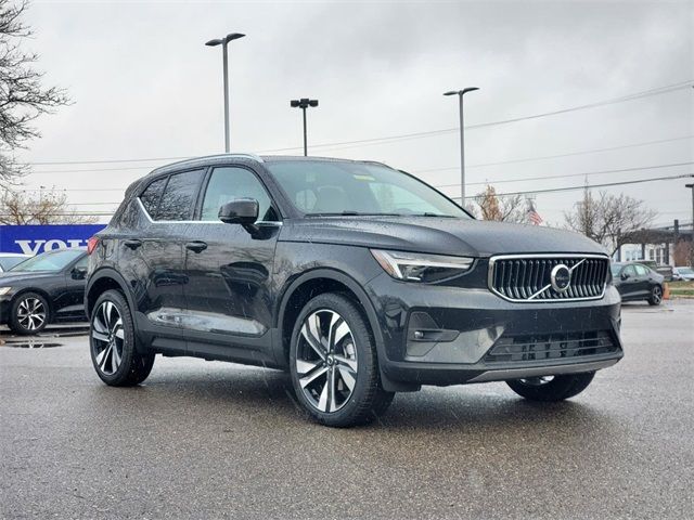 2025 Volvo XC40 Plus Bright Theme