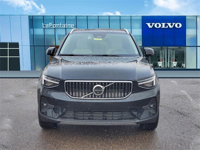 2025 Volvo XC40 Plus Bright Theme