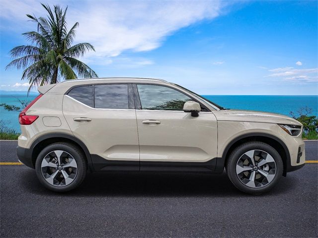 2025 Volvo XC40 Plus Bright Theme