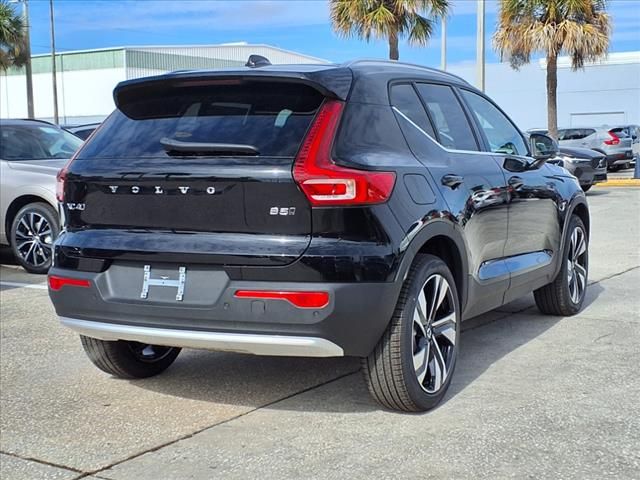 2025 Volvo XC40 Plus Bright Theme