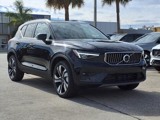 2025 Volvo XC40 Plus Bright Theme