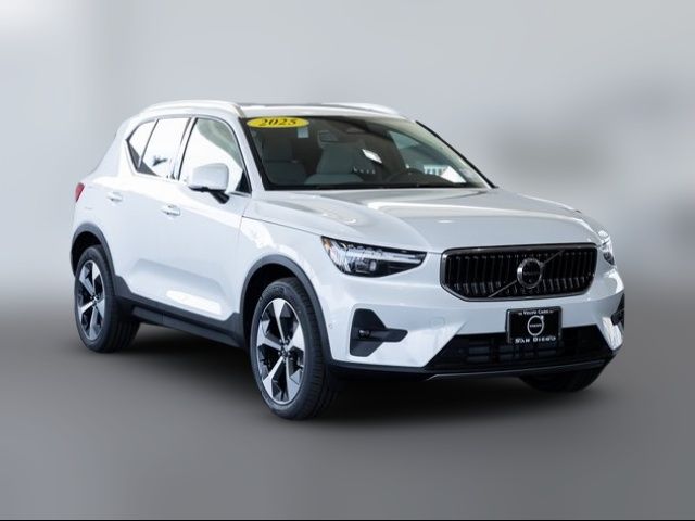 2025 Volvo XC40 Plus Bright Theme