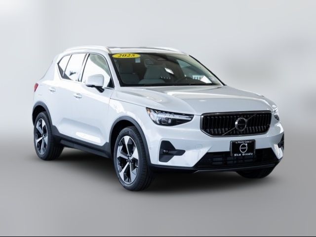 2025 Volvo XC40 Plus Bright Theme